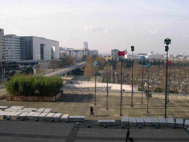  derrière la Grande Arche